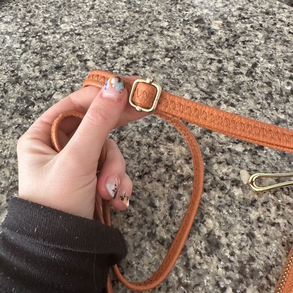 Brown leather cross body purse with multiple pockets!! - Picture 8 of 8
